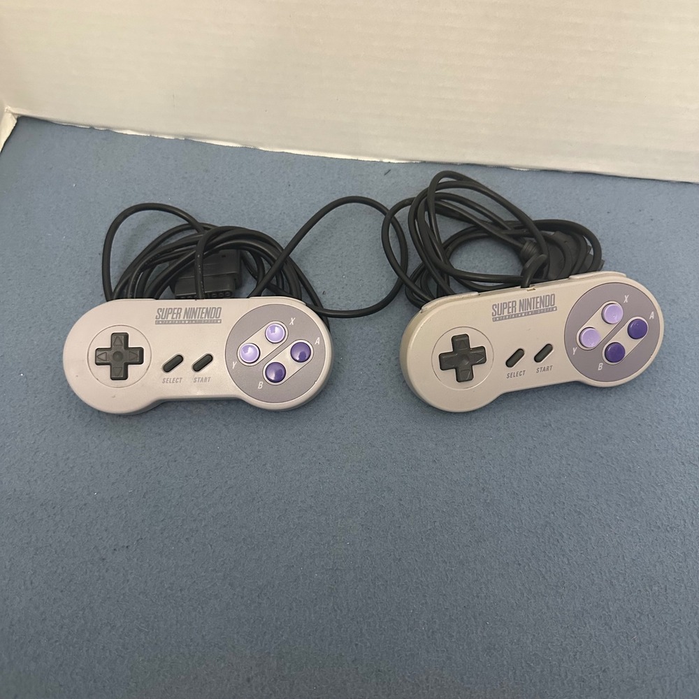 Lot of 2 Nintendo SNES Controllers Original Super NES Gamepad SNS-005 Gray
